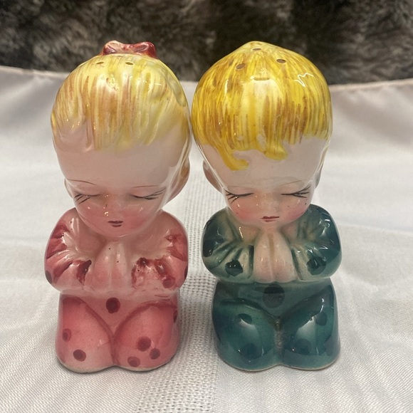 Vintage Ceramic Praying salt and pepper shakers in Pink and Green - Picture 2 of 15